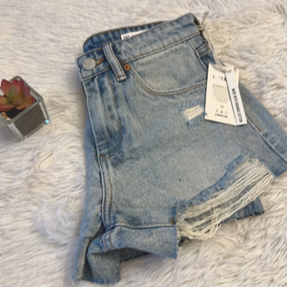 NWT BlankNYC Revolve The Barrow High Rise vintage jean shorts women size 24